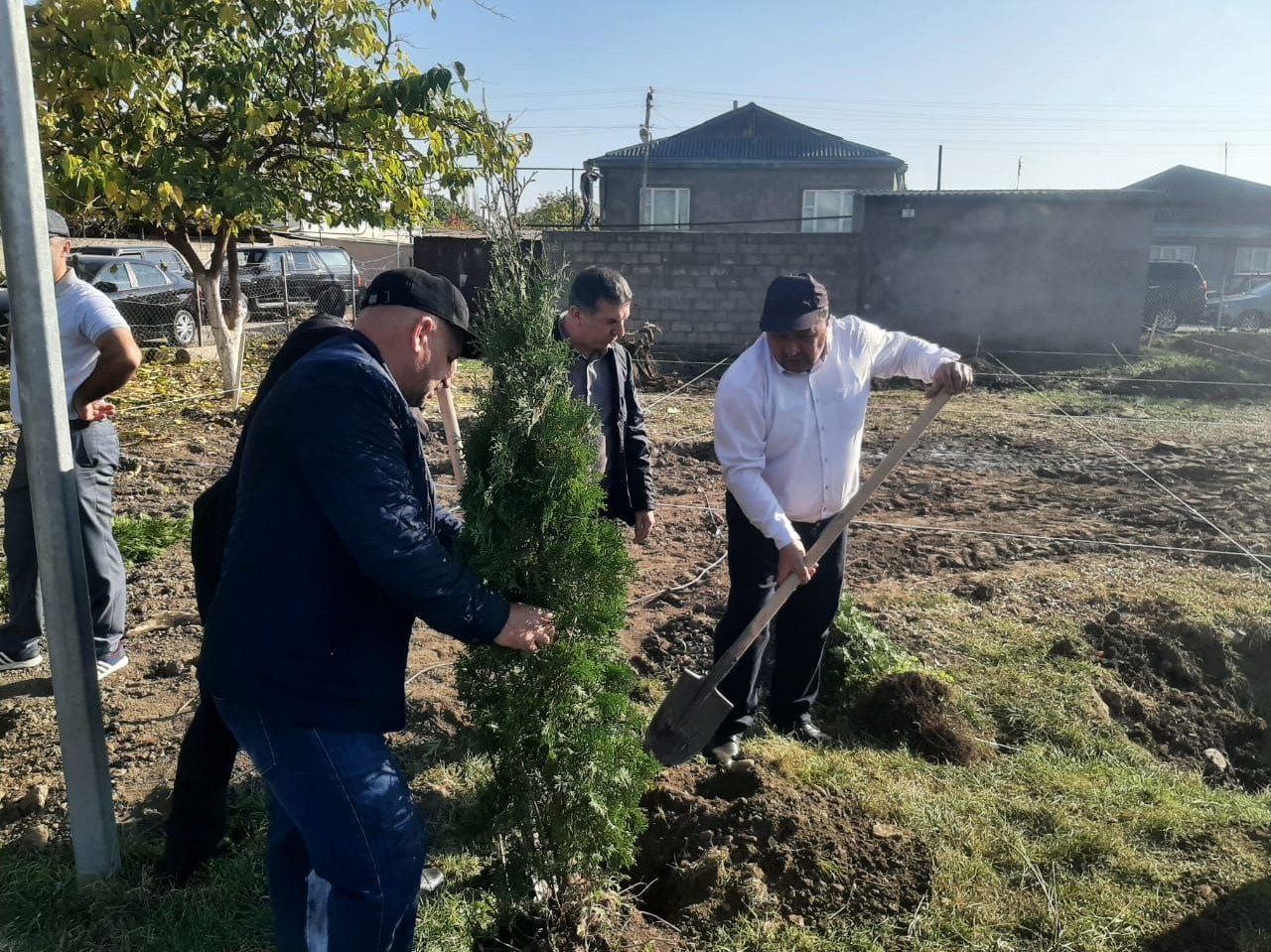 УЧАСТИЕ В ПОСАДКЕ САЖЕНЦЕВ В "САДУ ПАМЯТИ"
